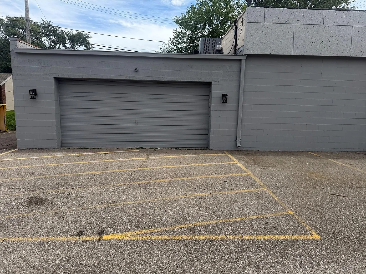 3 bed, 2.0 bath, 1700 sqft, $2,000 — Photo 2
