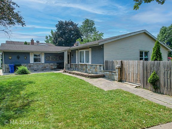 2nd image of 1100 S Cherrywood Dr