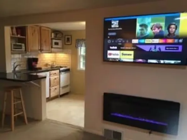 5882 Lake Ave, Orchard Park, NY 14127