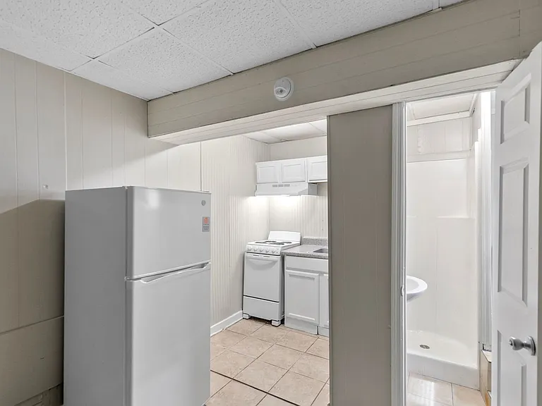 McCormic II Apartments — Photo 16