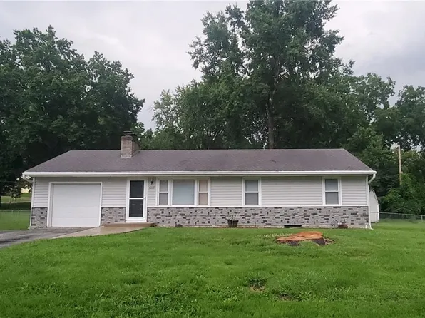 6807 N Brookside Rd, Pleasant Valley, MO 64068