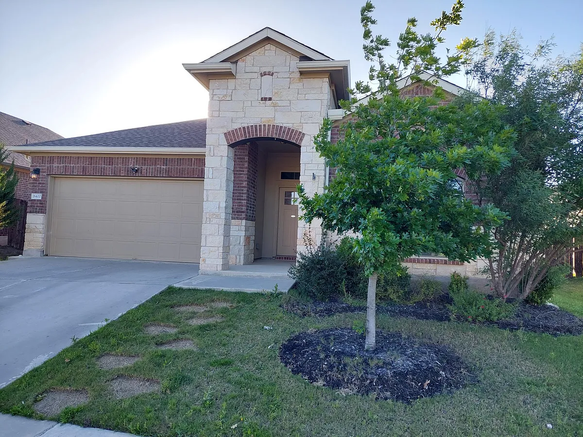 Building Photo - 18400 Calasetta Dr