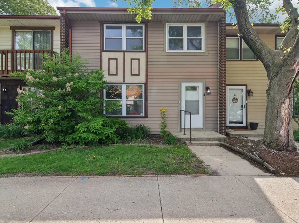 4 Dan Ireland Dr, Plainfield, IL 60544