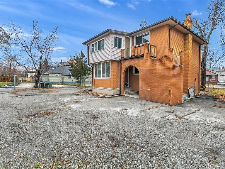 509 Aylmer Ave #MAIN — Photo 3