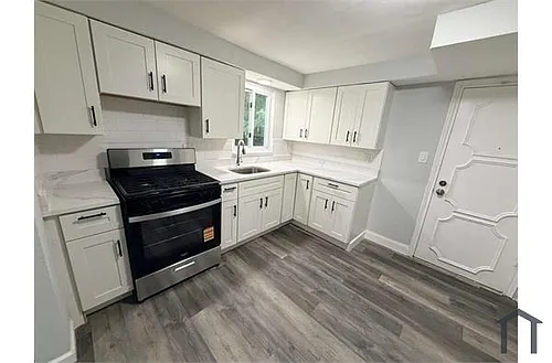 7102 Apple St Photo 1