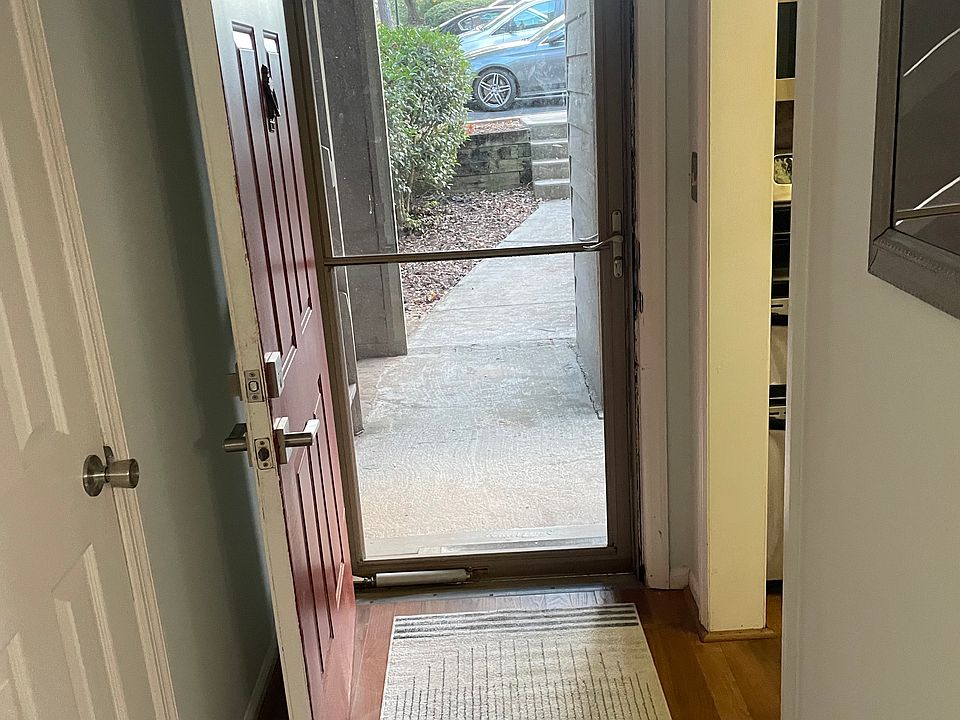 1st image of 116 Edgewater Ln
