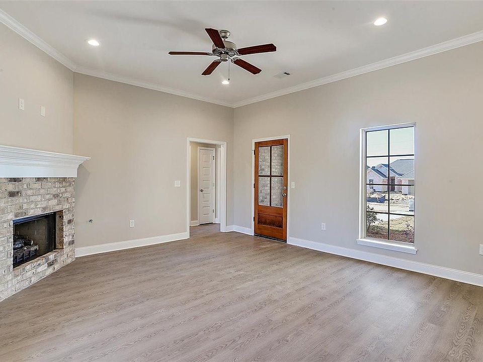2nd image of 924 Filmore Dr