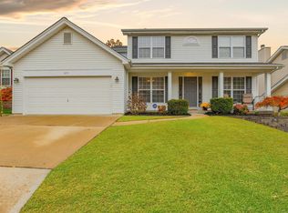 855 Shadow Pine Dr, Fenton, MO 63026