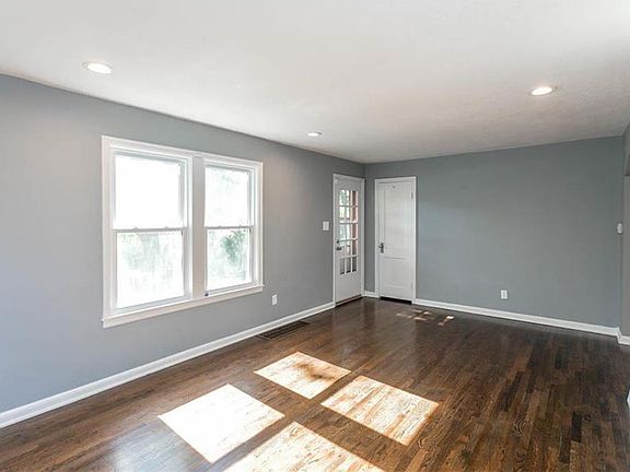 5th image of 2714 N 48th Ter