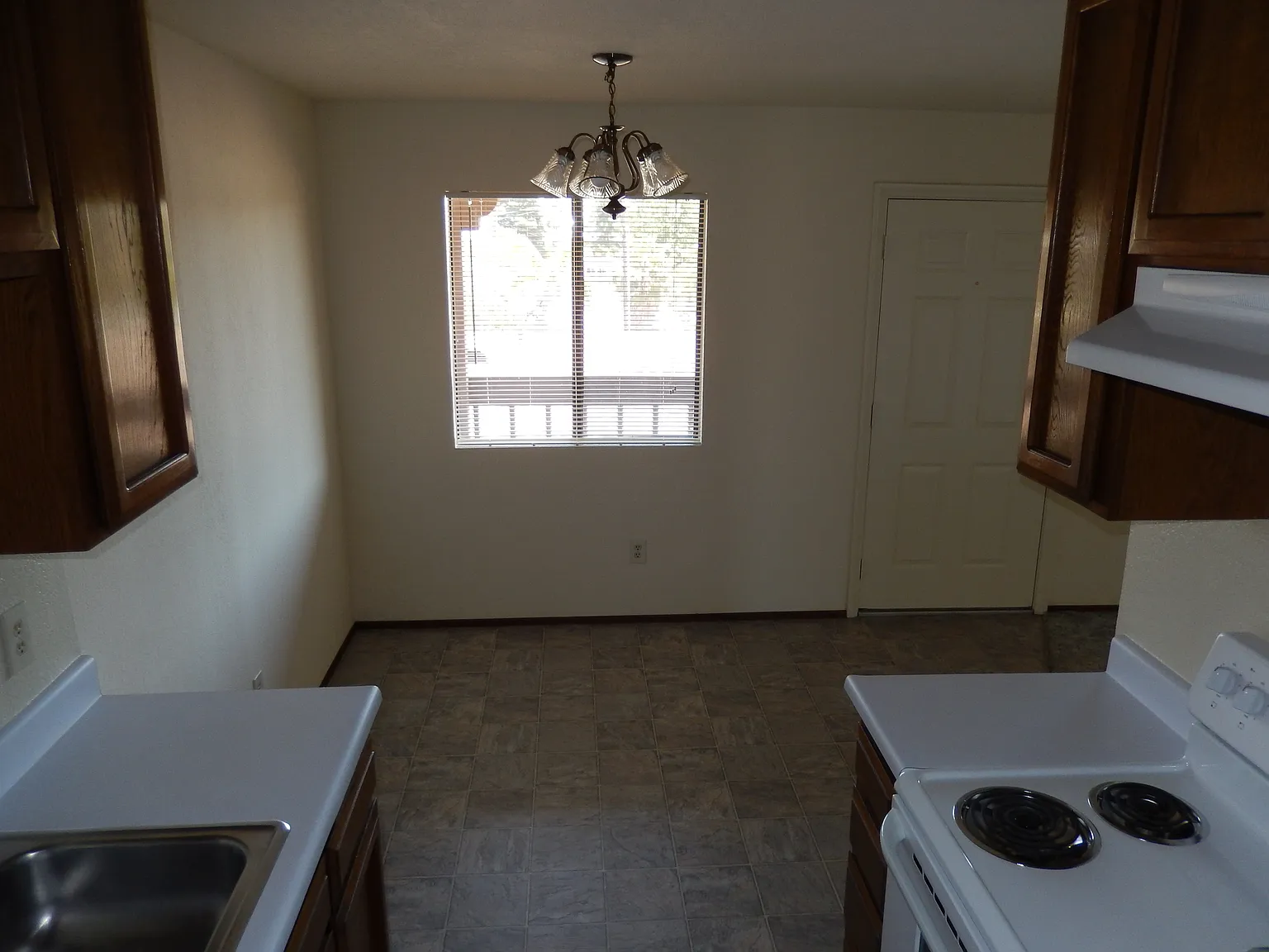 2 bed, 1100 sqft, $2,995 — Photo 3