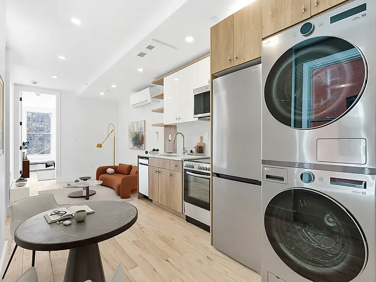 376 Montgomery St #2E — Photo 2