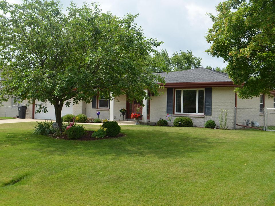 1st image of 12865 W Brentwood Dr