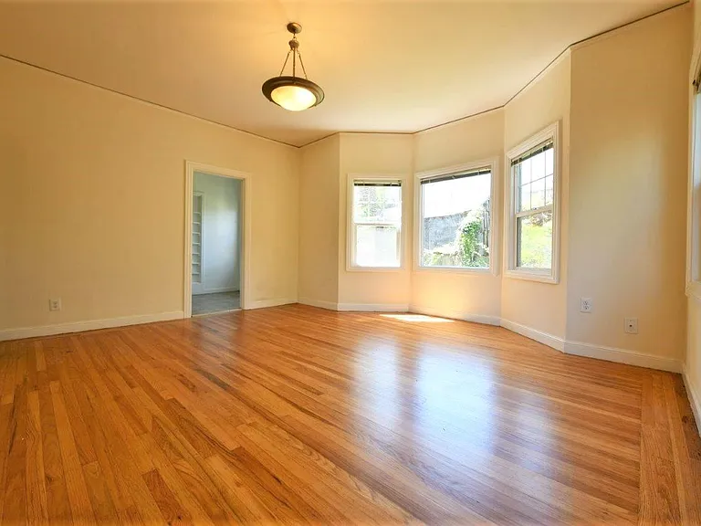 243 Athol Ave #15 — Photo 4