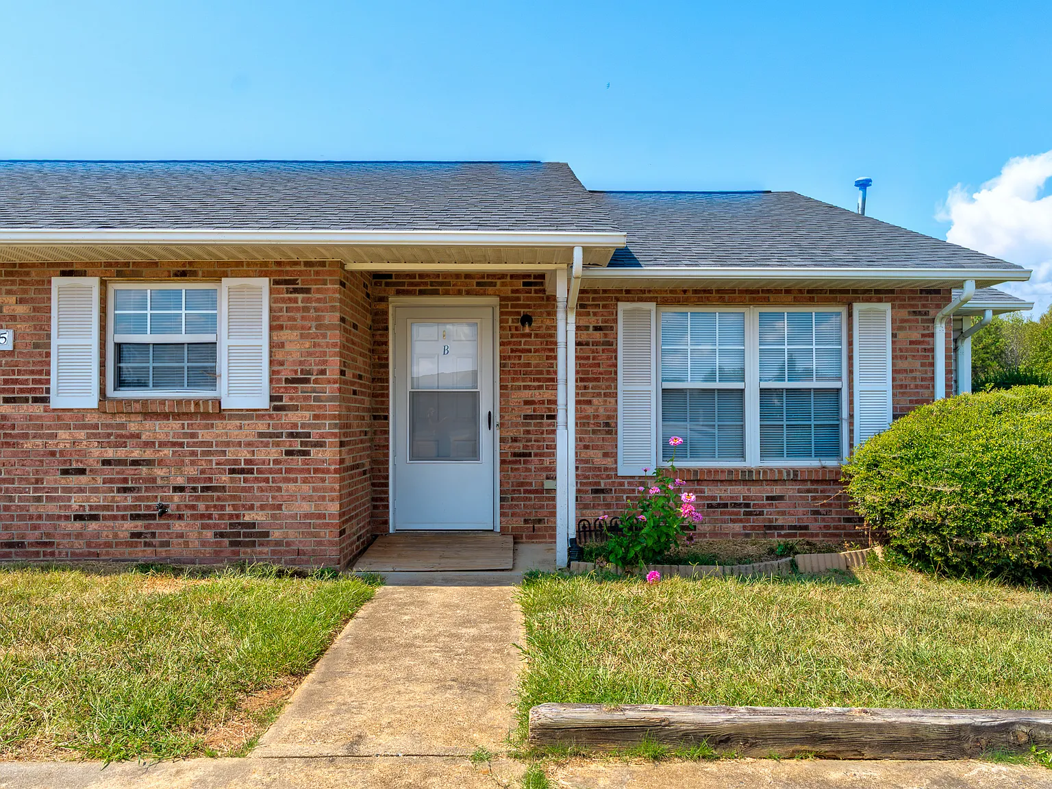 Stony Point Rd 1815 Duplex - Apt B — Photo 1
