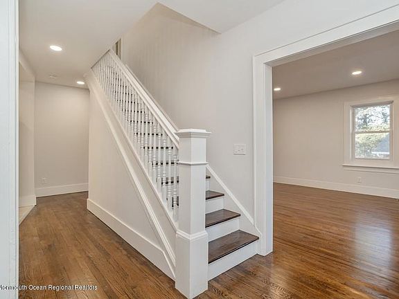 5th image of 92 Stokes St
