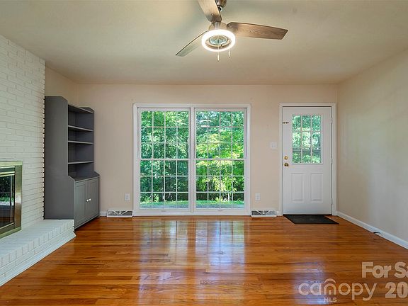 3rd image of 76 Maple Springs Rd