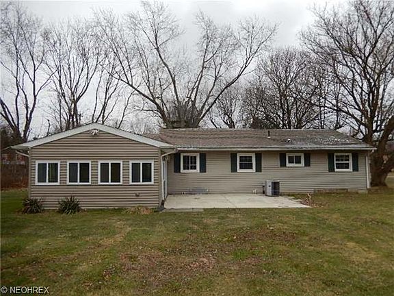 3rd image of 1688 Ewart Dr