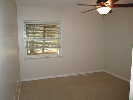 3rd image of 160 Live Oak Woods Ct APT 8A
