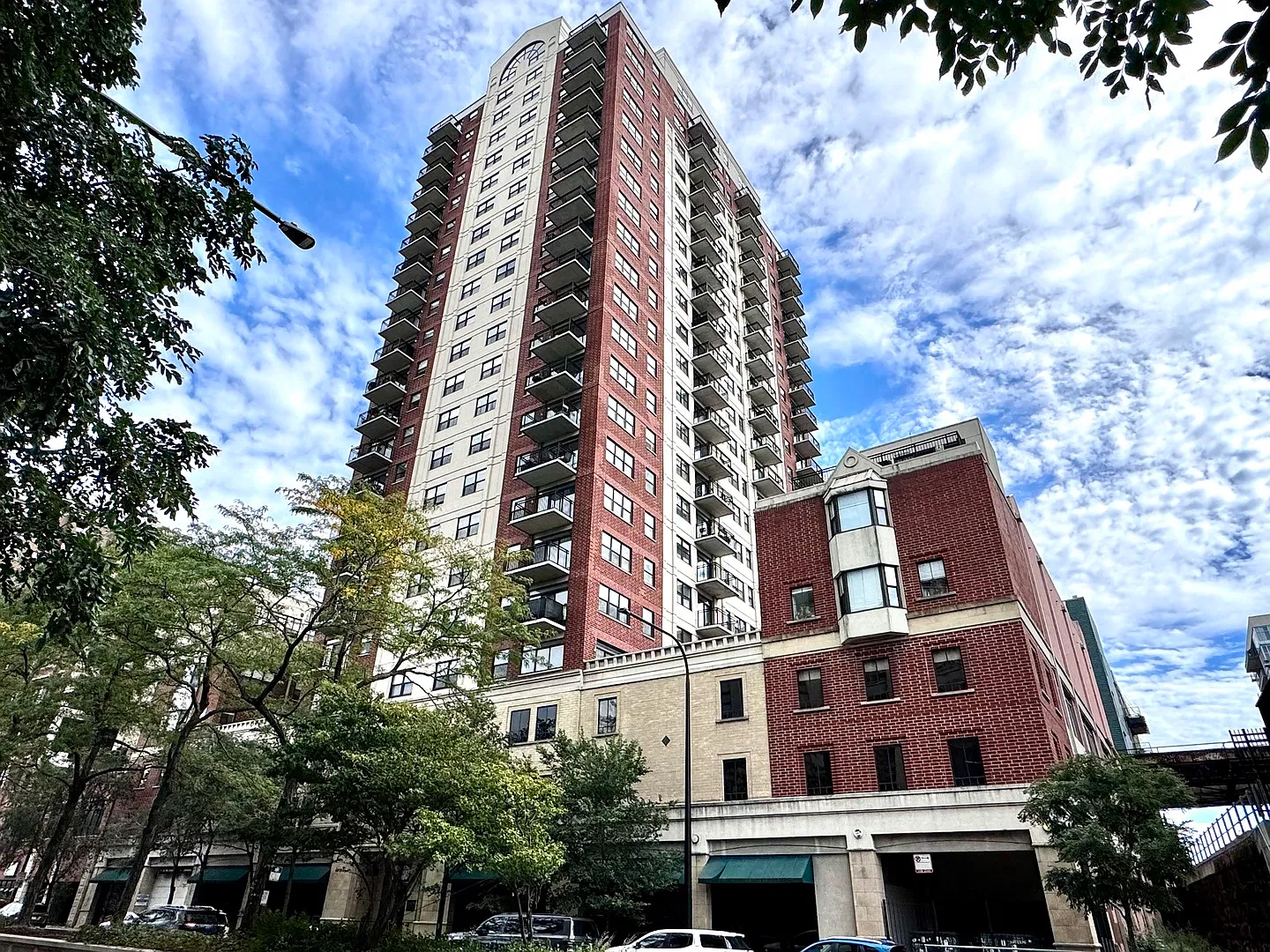 2 bed, 1250 sqft, $3,100 — Photo 2