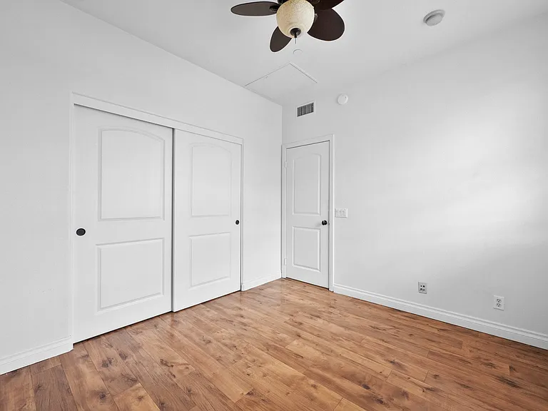 3261 S Westmont Ln #4 — Photo 19