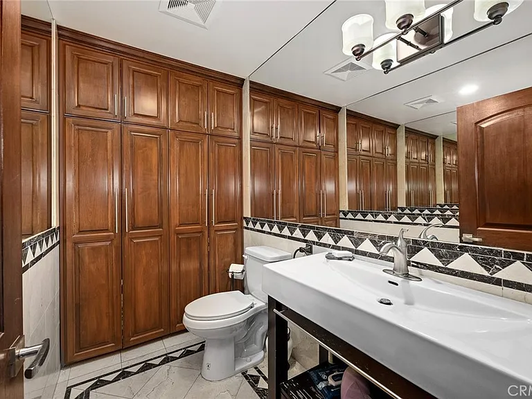 10610 Oak Tree Way — Photo 20
