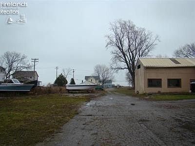 2nd image of 828 1/2 E Main St