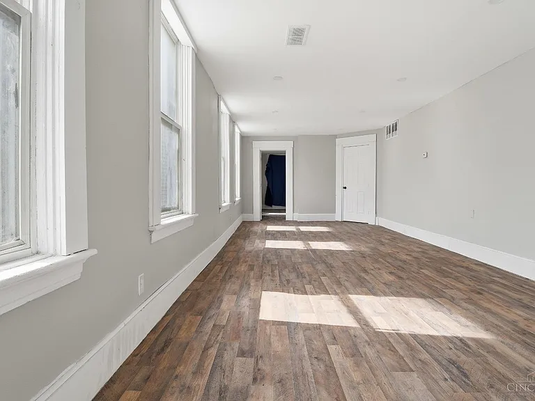 540 Grand Ave — Photo 12