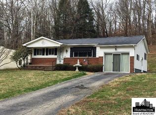 818 Roby Rd, Huntington, WV 25705