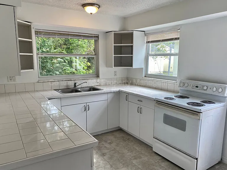 4030 Corrine Dr — Photo 6