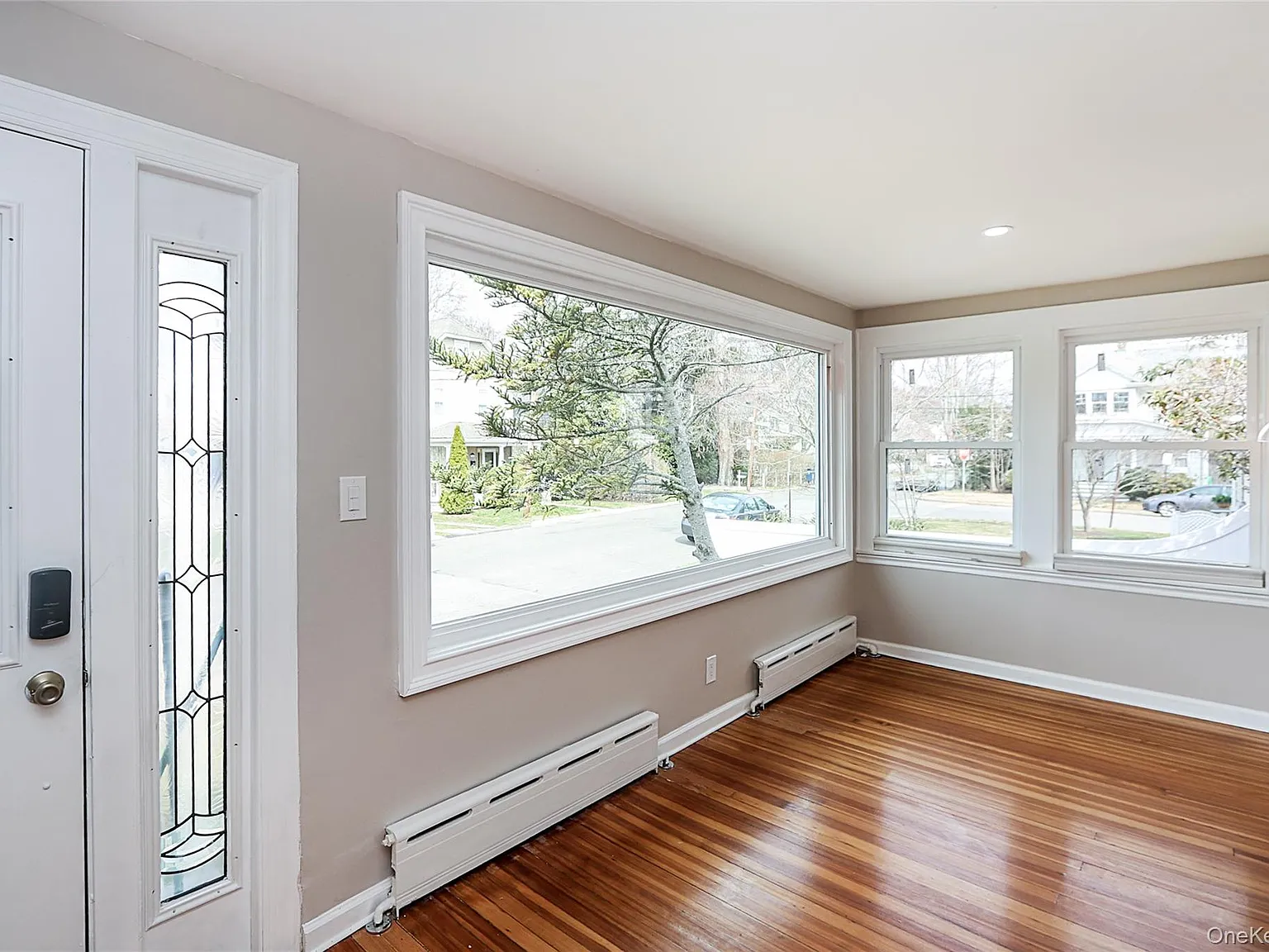 3 bed, 1.5 bath, $4,995 — Photo 2