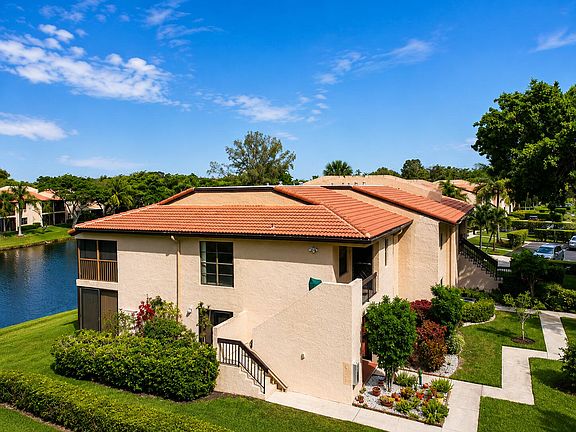 3rd image of 9285 Vista Del Lago #36b