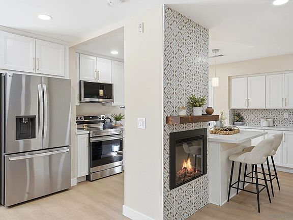3rd image of 2564 Navarra Dr Unit 115