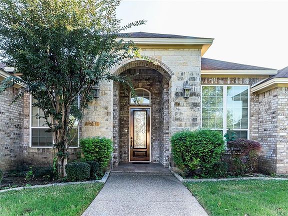 4th image of 1115 Red Leaf Dr