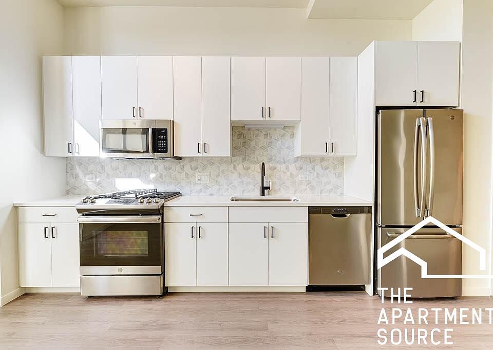 1st image of 2523 N Milwaukee Ave #C