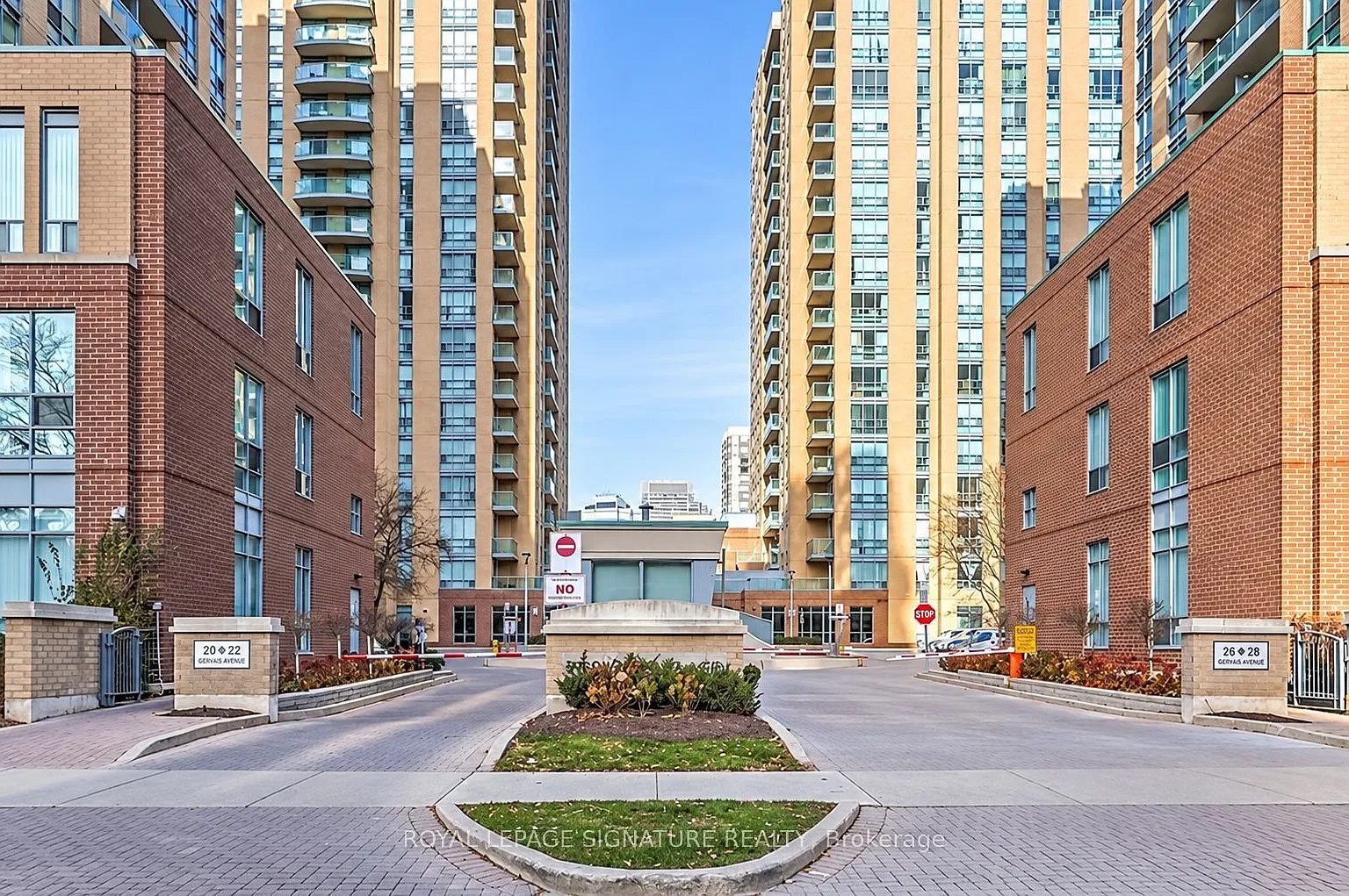 Princess Place Condominiums — Photo 1