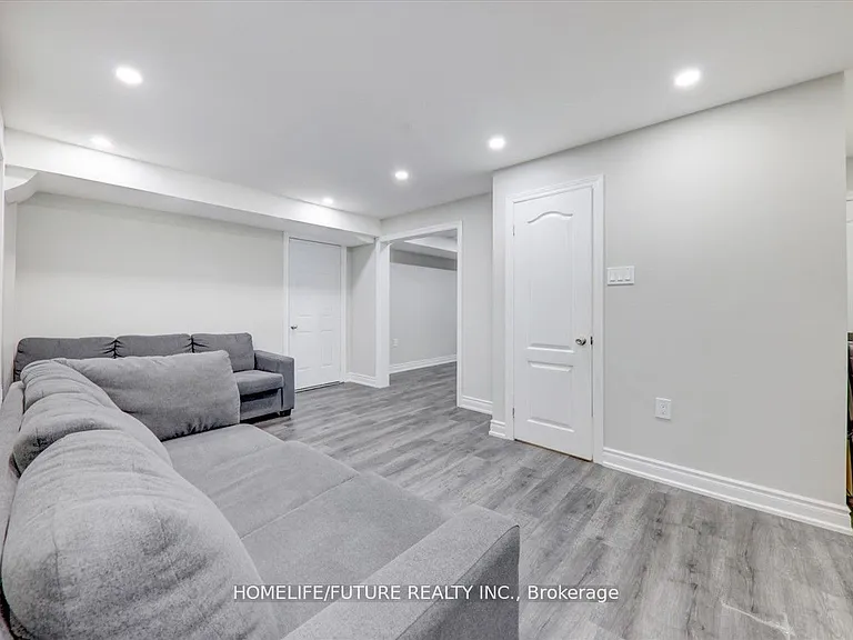 939 Miller Park Ave #BASEMENT — Photo 11
