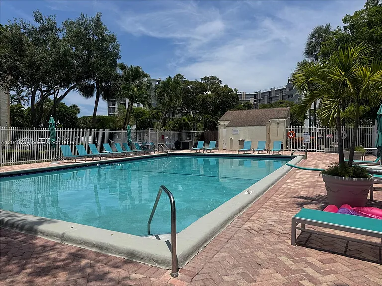 20200 W Country Club Dr #Penthouse 16 — Photo 26