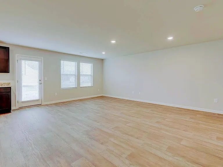 128 Echline St — Photo 7