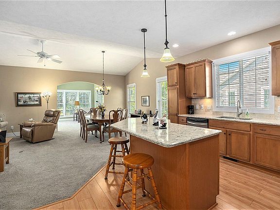 4th image of 979 Aberdeen Way