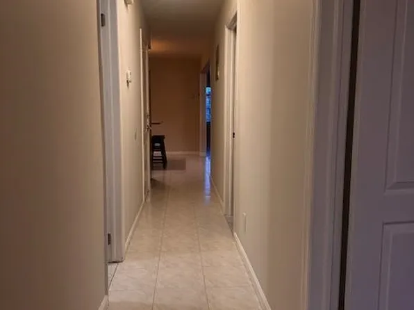 279 Avenue East image 5 of 11