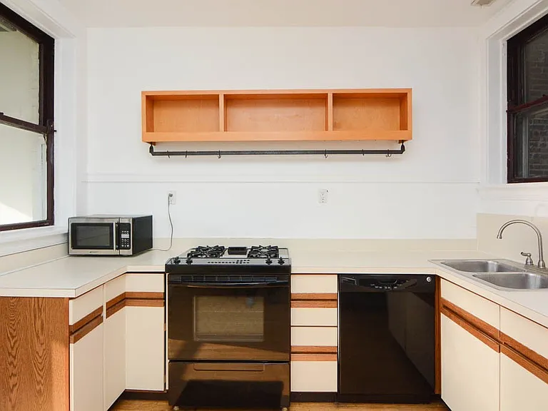 1309 W Newport Ave #2C — Photo 2