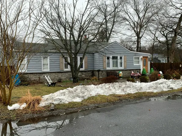 8394 Carol Dr, Pasadena, MD 21122