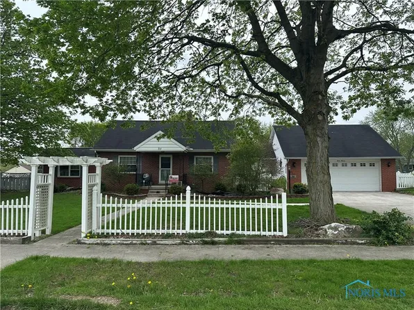 711 Van Buren St, Fostoria, OH 44830