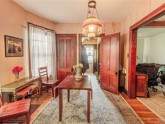 5th image of 236 Barton St