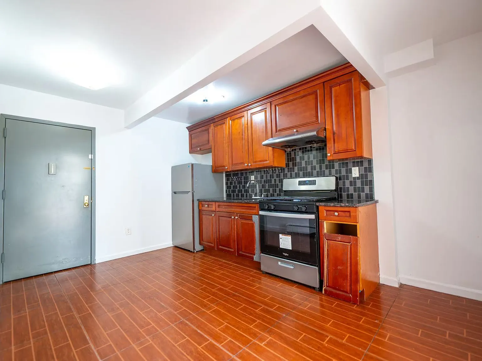 2 bed, 500 sqft, $2,200 — Photo 1