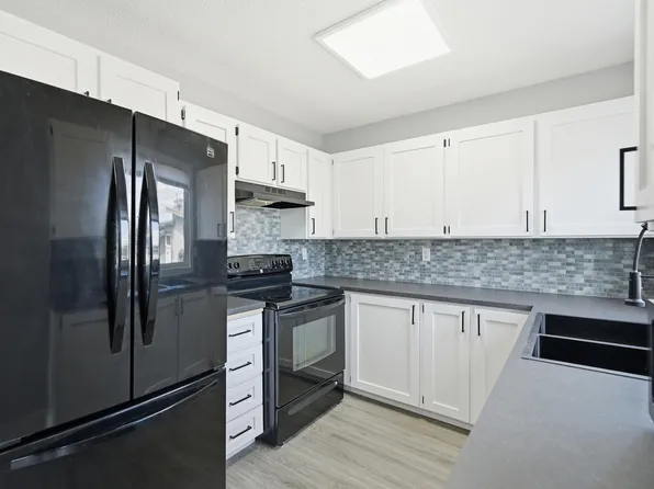 6453 180th St NW, Edmonton, AB T5T 2P3