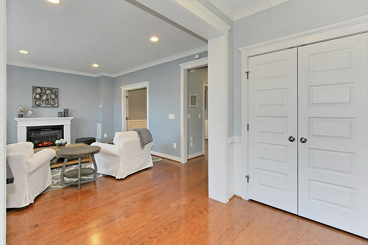 Building Photo - 21110 Sugarview Dr
