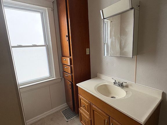 2nd image of 431 Knarr St Floor B-2