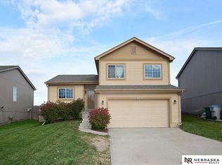 9138 Summit St, Omaha, NE 68122
