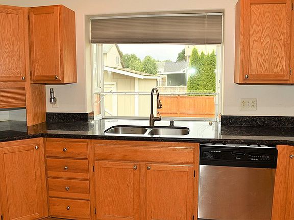 5th image of 4845 Siskiyou St SE
